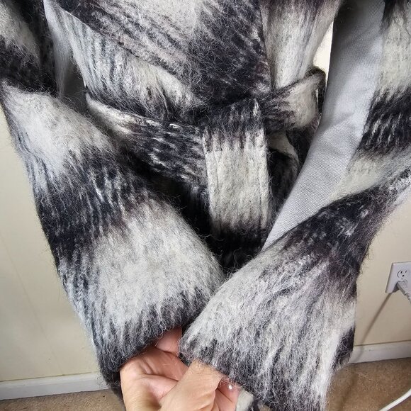 BCBGeneration Black Plaid Wool Wrap Coat Sz XS Belted Shawl Collar Mid-Length - Picture 7 of 14